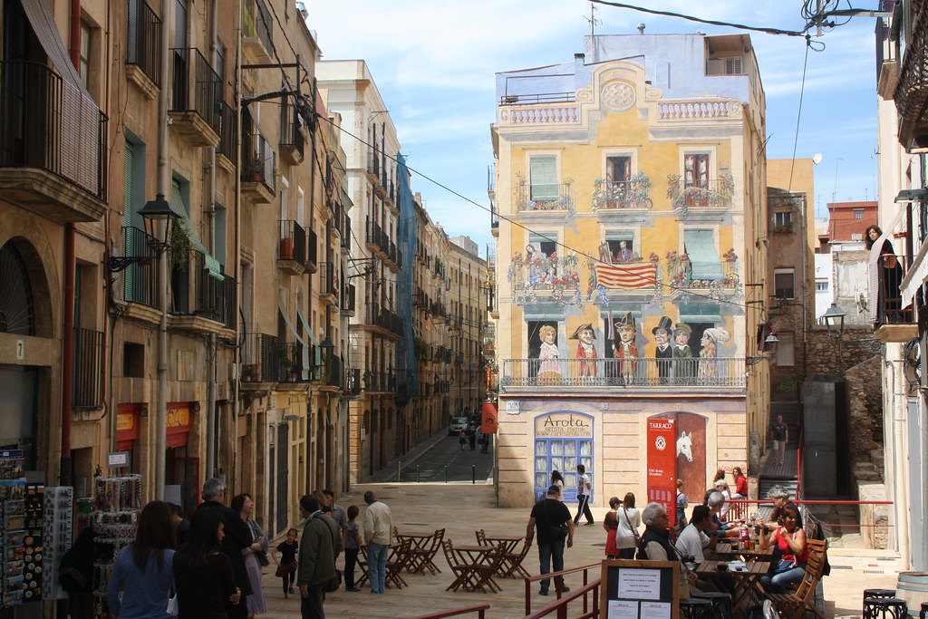 Tarragona Plaza con edificio pintado. Coleccionista de lugares Flickr