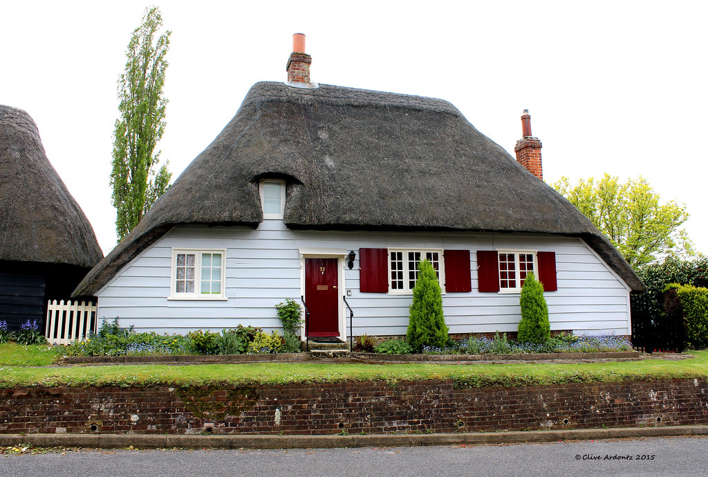 Southwick, Hampshire This charming thatched cottage is loc… Flickr