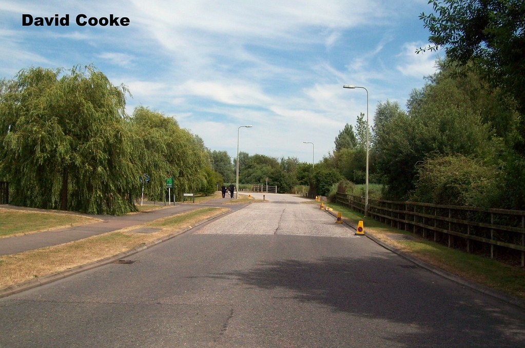 D4004 Mallards Way Bicester 15.7.13 David Cooke Flickr