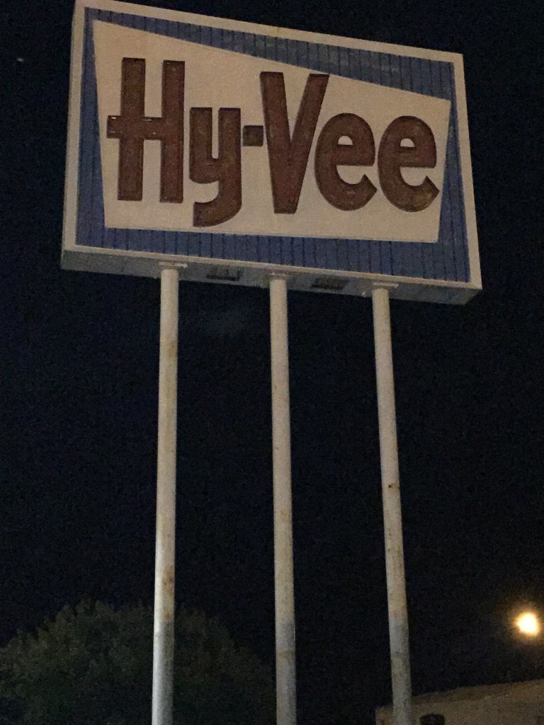 HyVee Food Store Leon, Iowa Sign By IA HWY 2 Nathan Bush Flickr