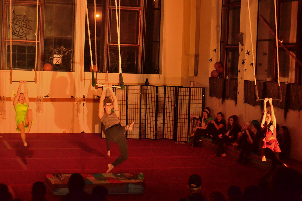 DSC_1452_116054 Bumbershoot Aerial Arts 8pm 103016 PhotoJoe99
