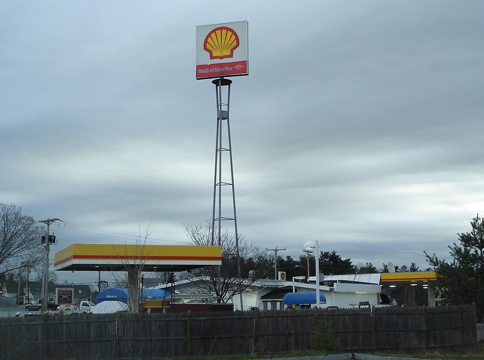 Shell Derry Back of a Ranch style Shell gas station with r… Flickr