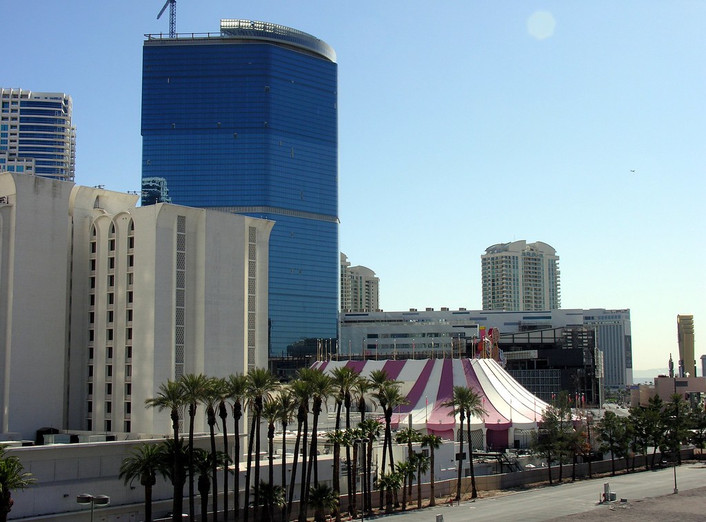 Fountainbleu Las Vegas The unfinished Fountainbleu Hotel i… Flickr