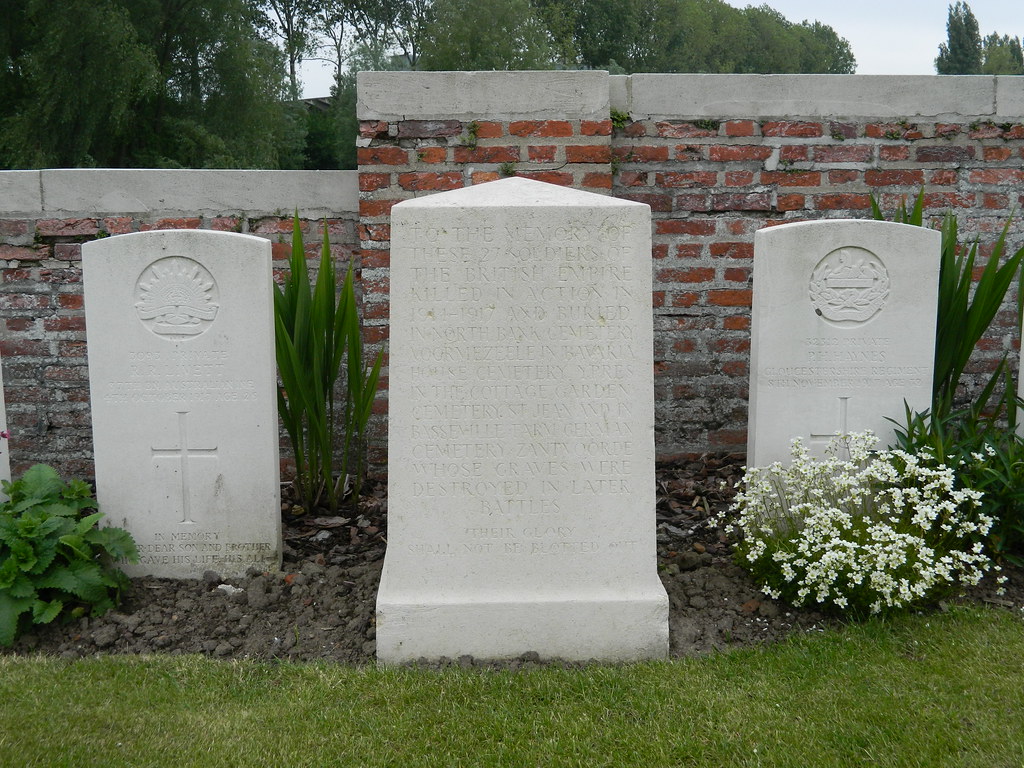 Ieper White House Cemetery, St. JeanlesYpres (WestVlaa… Flickr