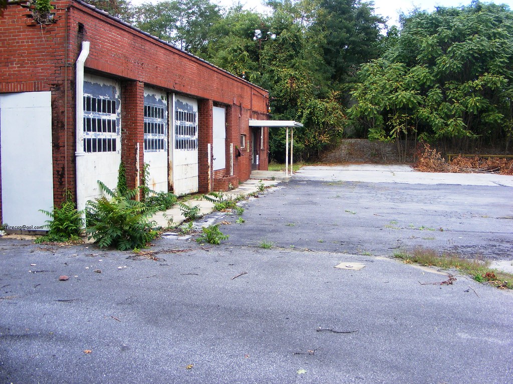 Amoco Abandoned Filling Station. 5100 Simpson Ferry Rd, Me… Flickr