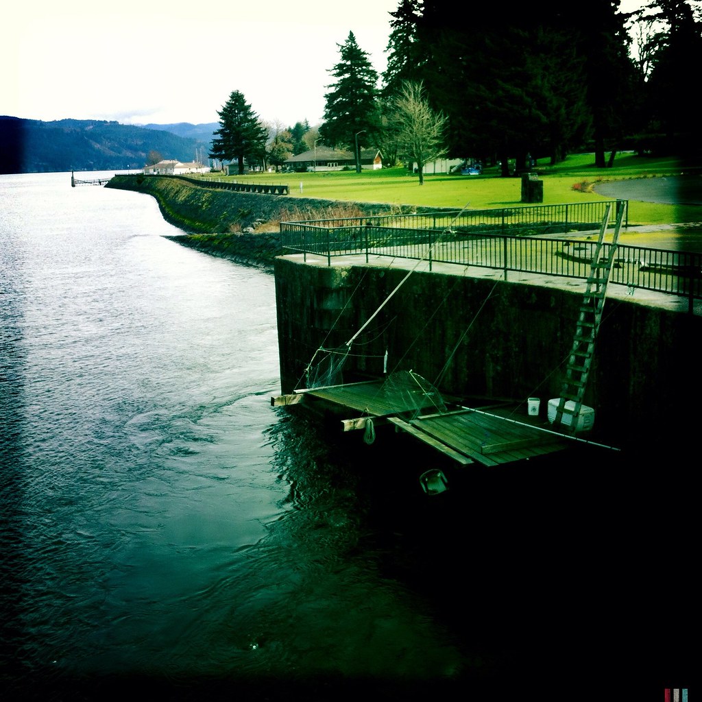 Cascade Locks, OR Fishing platform suspended over the rive… Flickr