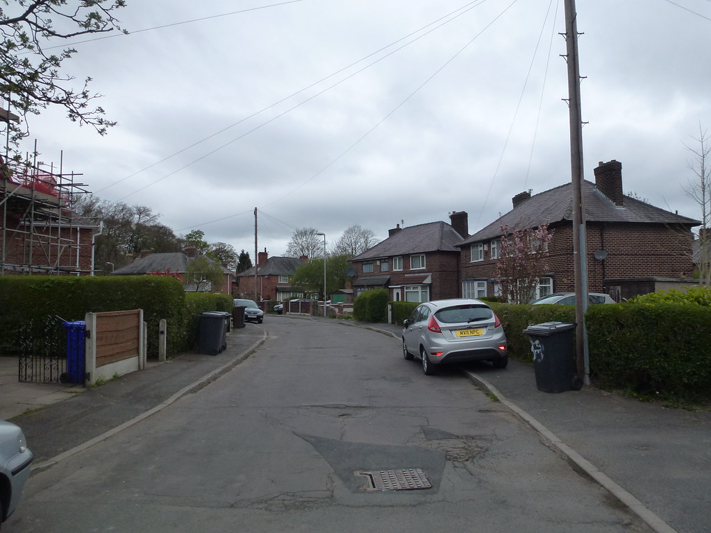 Denville Crescent, Peel Hall (2/3) Taken on Sunday 28th Ap… Flickr