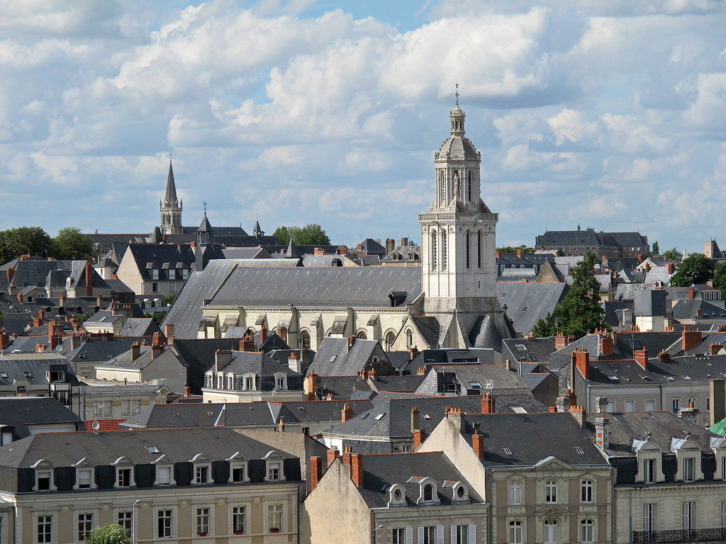 Angers (MaineetLoire) Vue générale d'Angers avec l'églis… Flickr