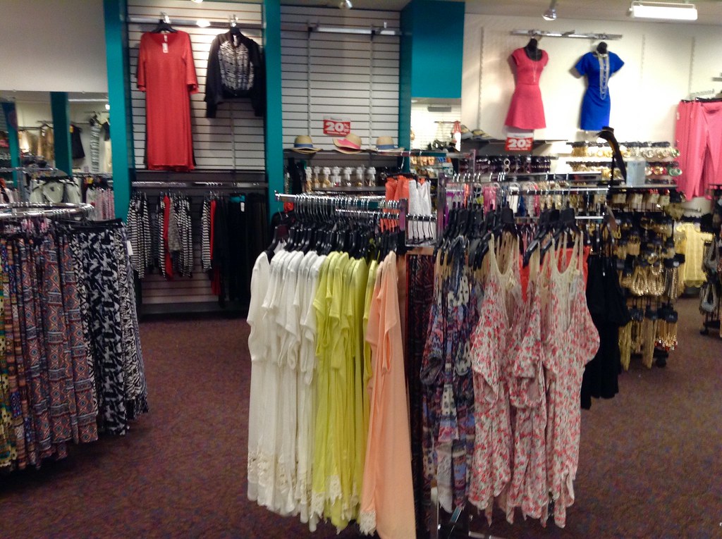 Dots Clothing Store Dots Clothing Store, Manchester, CT, 5… Flickr