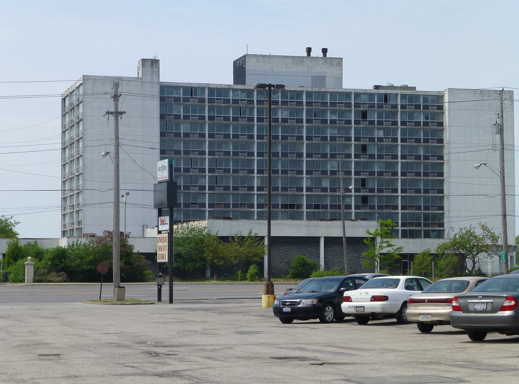 Dead Hotel Abandoned Holiday Inn / Days Hotel in North Ran… Flickr