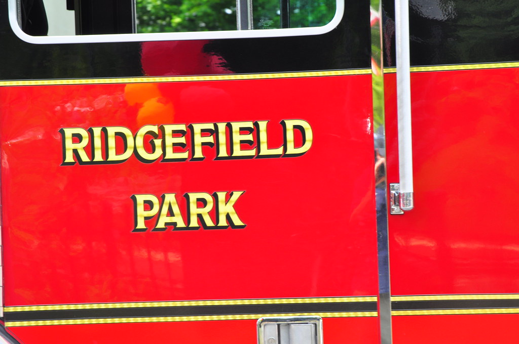 Ridgefield Park Fire Department Engine 532 2004 Sutphen NY… Flickr