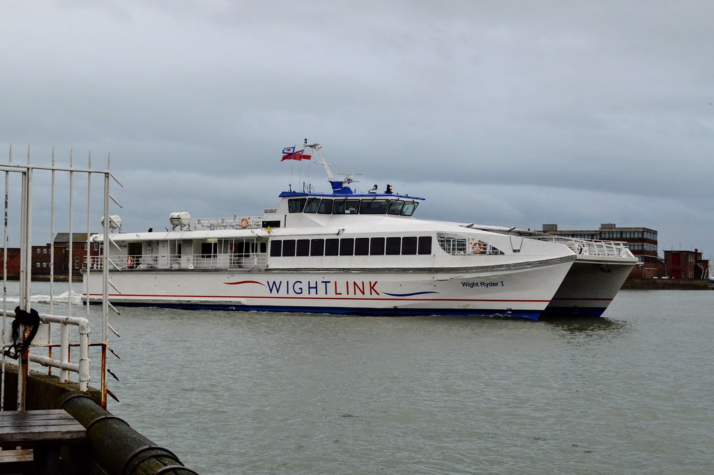 Wight Ryder 1 Entering Portsmouth Harbour at the end of it… Flickr