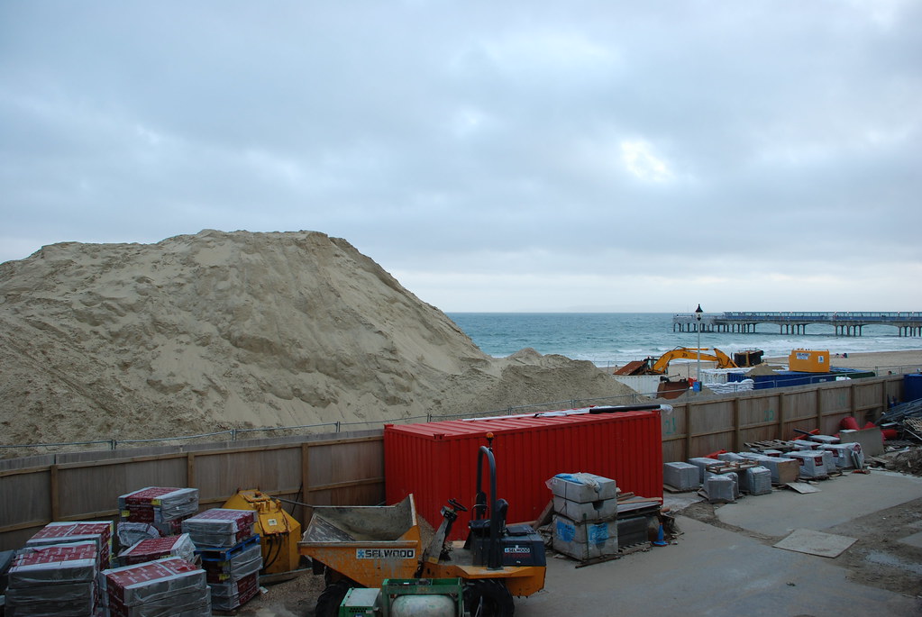SURF REEF. CHINE / BEACH. SEA RD. BOURNEMOUTH