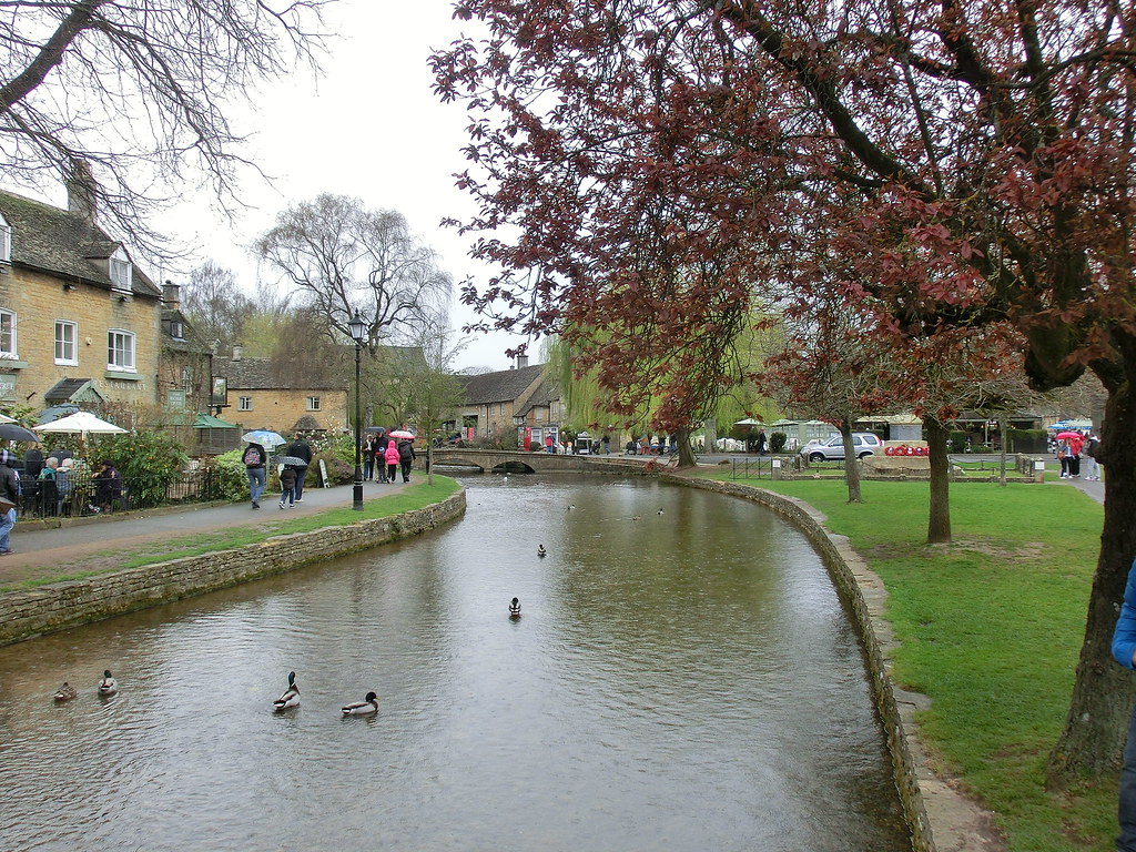 BourtonontheWater BourtonontheWater is a village and… Flickr