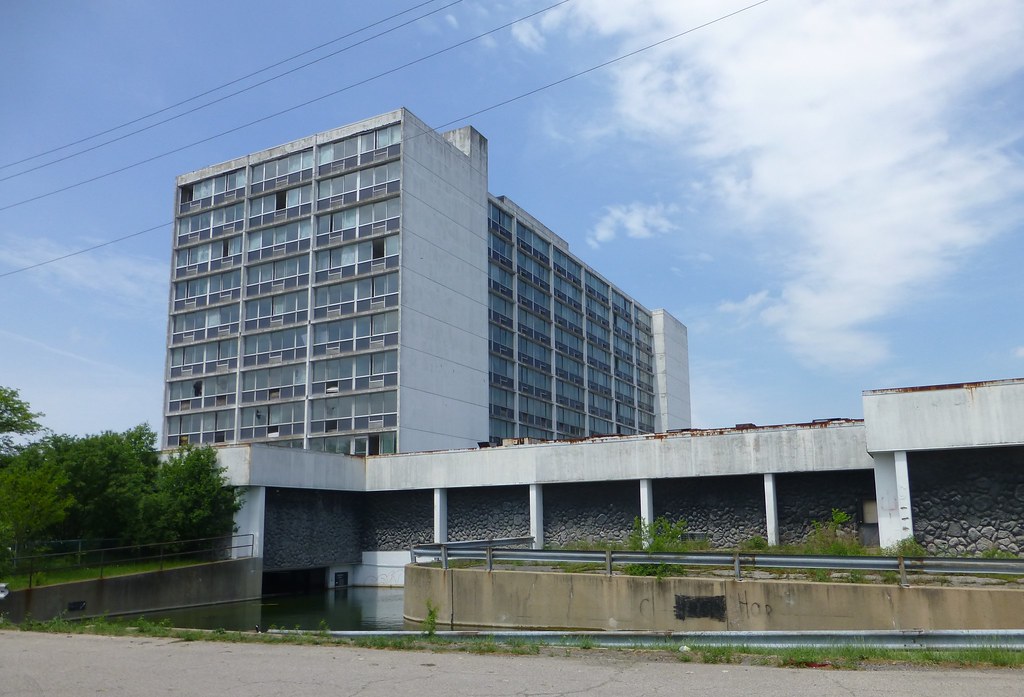 Dead Hotel Abandoned Holiday Inn / Days Hotel in North Ran… Flickr