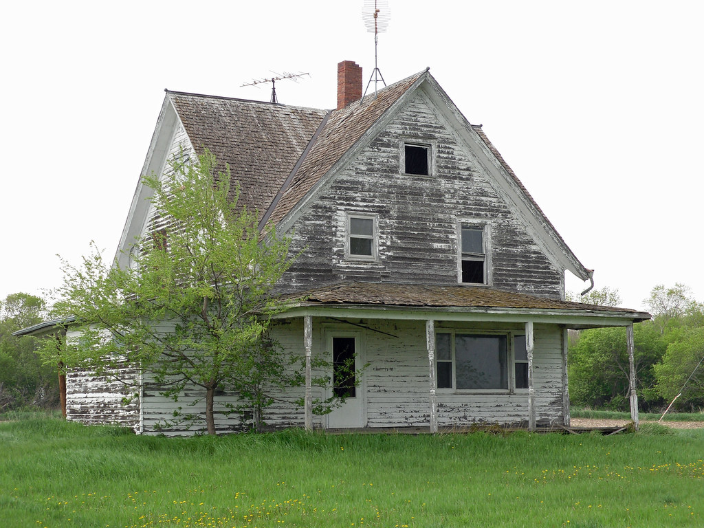 things 006 Abandoned home in the middle of nowhere. Anthony Kretowicz Flickr
