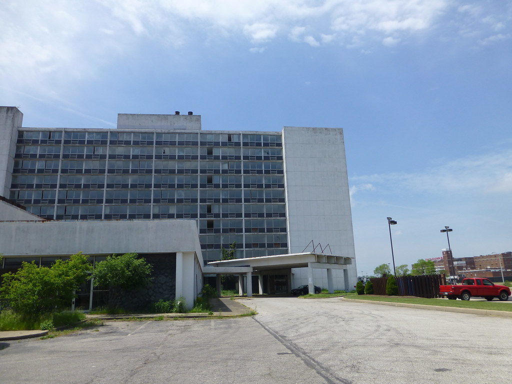 Dead hotel Abandoned Holiday Inn / Days Hotel in North Ran… Flickr