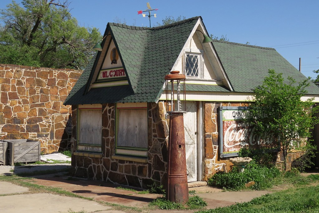 Britton Owl Court The 1934 gas station and motel sit forl… Flickr