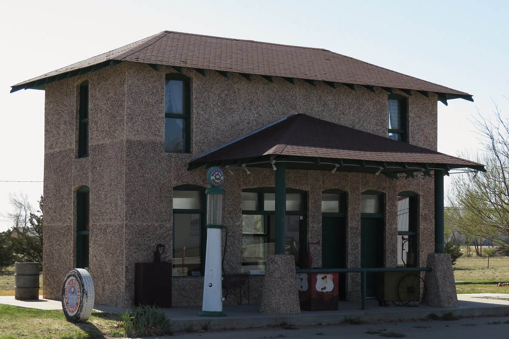 Vega Magnolia Gas Station Vega, Texas; the owners lived on… Flickr