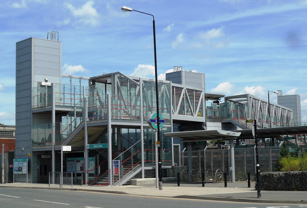 Star Lane station A new DLR station on the line between Ca… Flickr