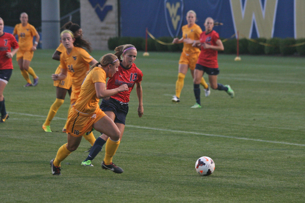 IMG_8899 WVU's Kailey Utley tries to go around Richmond's … Flickr
