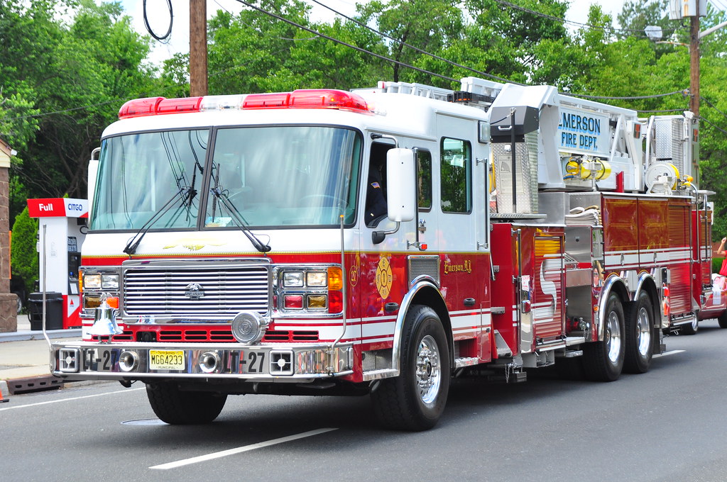 Emerson Fire Department Tower Ladder 27 2004 American LaFr… Flickr