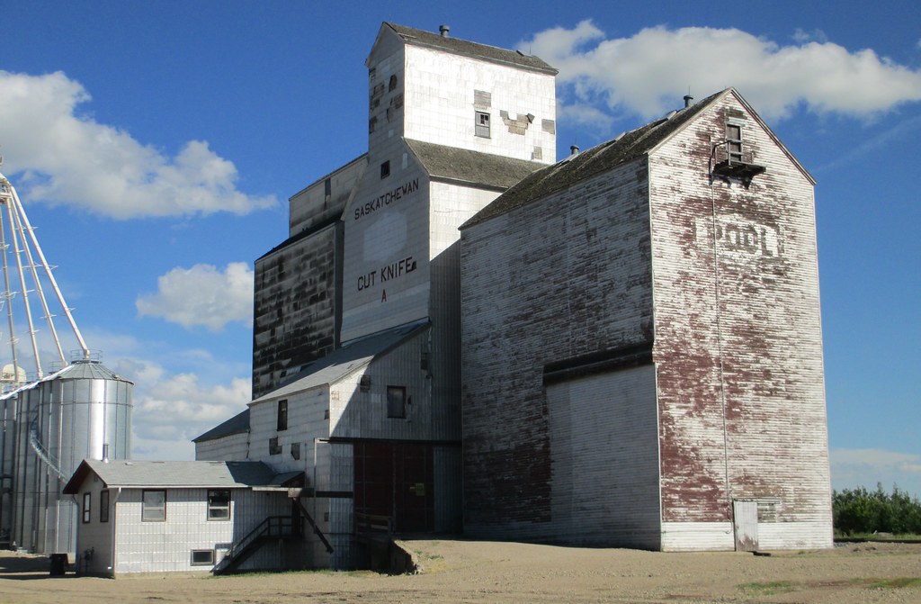 Grain Elevator (Cut Knife, Saskatchewan) Cut Knife is loca… Flickr