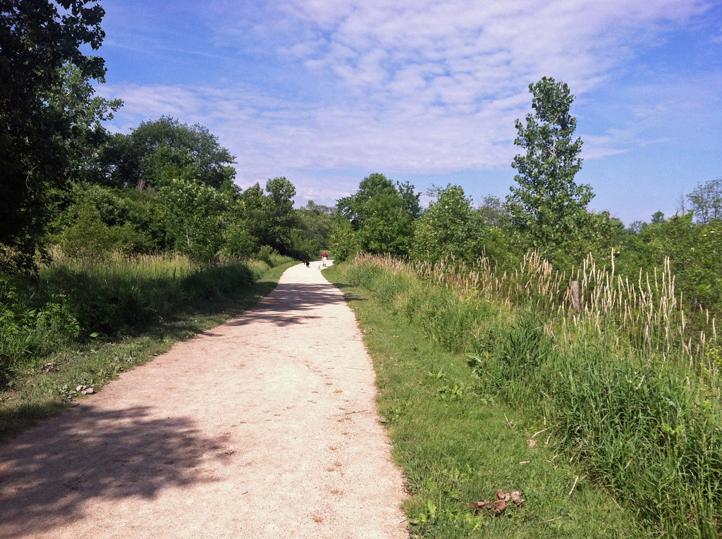 Wide gravel paths Prairie Wolf Dog Park, Lake Forest, Illi… Flickr