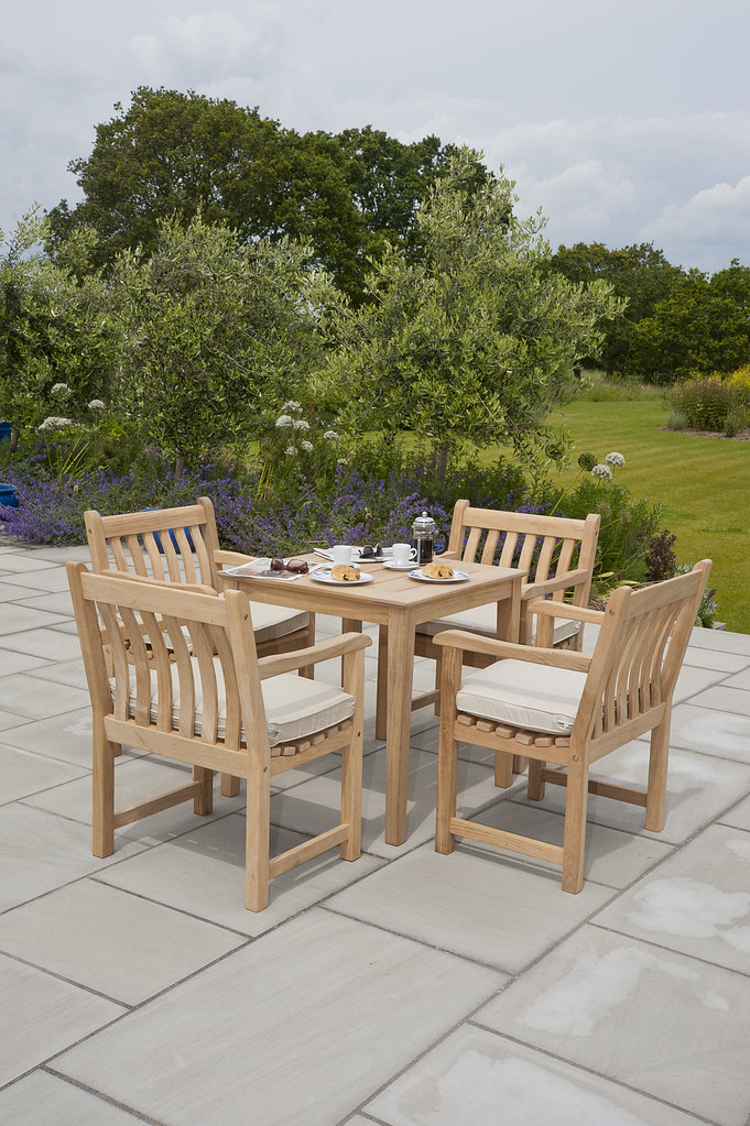 156 106 Providing top quality outdoor seating and dining, … Flickr