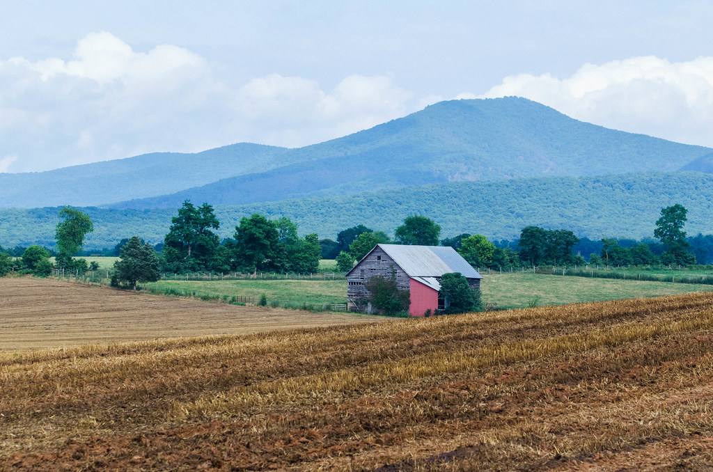 A view of the Blue Ridge Mountains and Shenandoah National… Flickr