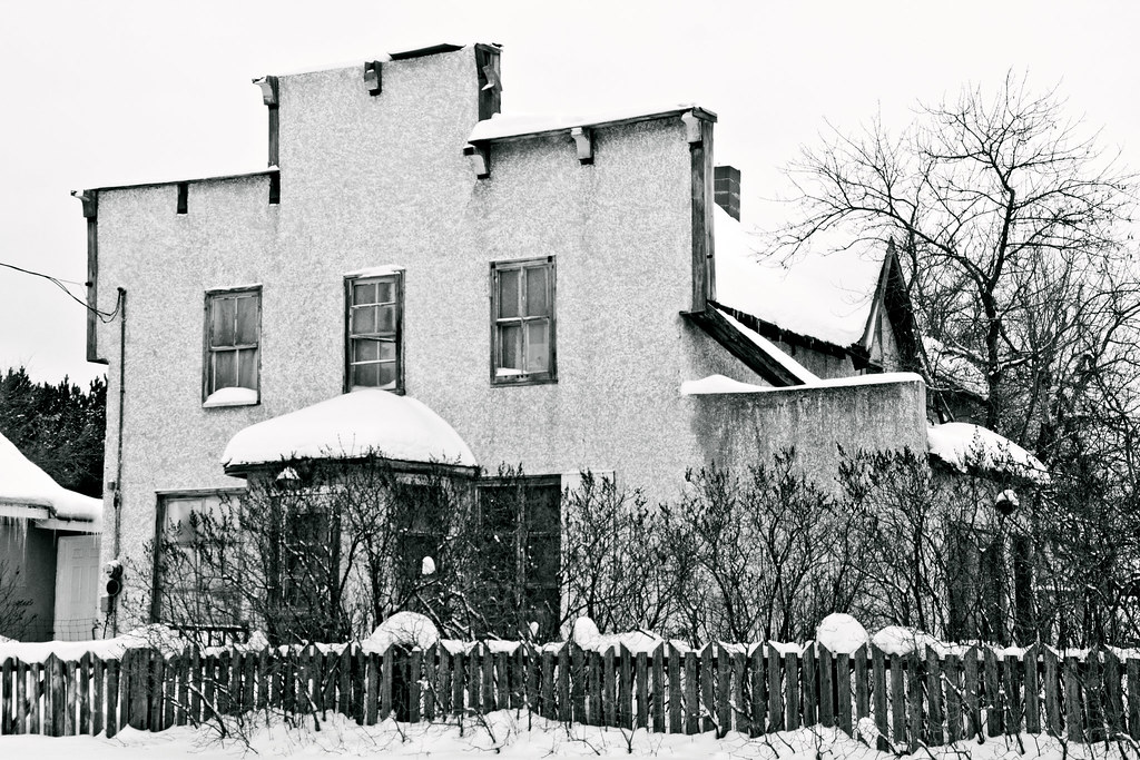 Old House Old House in Woodridge Manitoba, Canada. Frank Doer Flickr