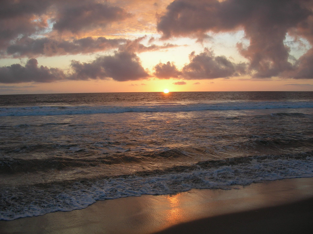 Sunset amid clouds Sunset in Orange County on 3/17/2006 Heather