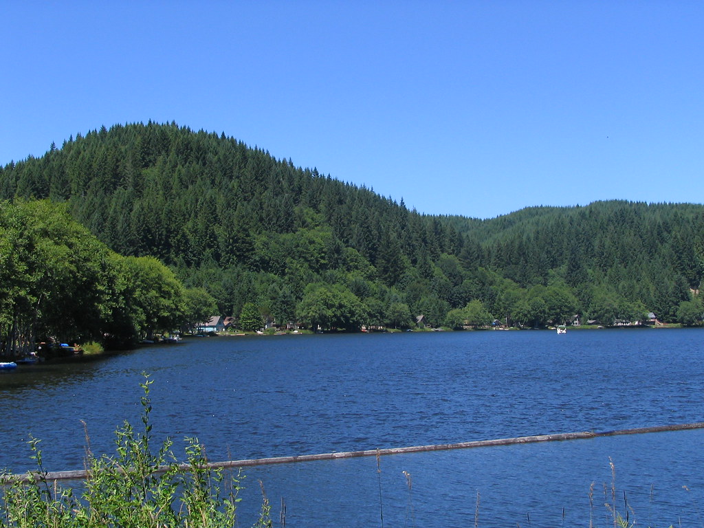 Fishhawk Lake A private 100 acre manmade private lake at 8… Flickr