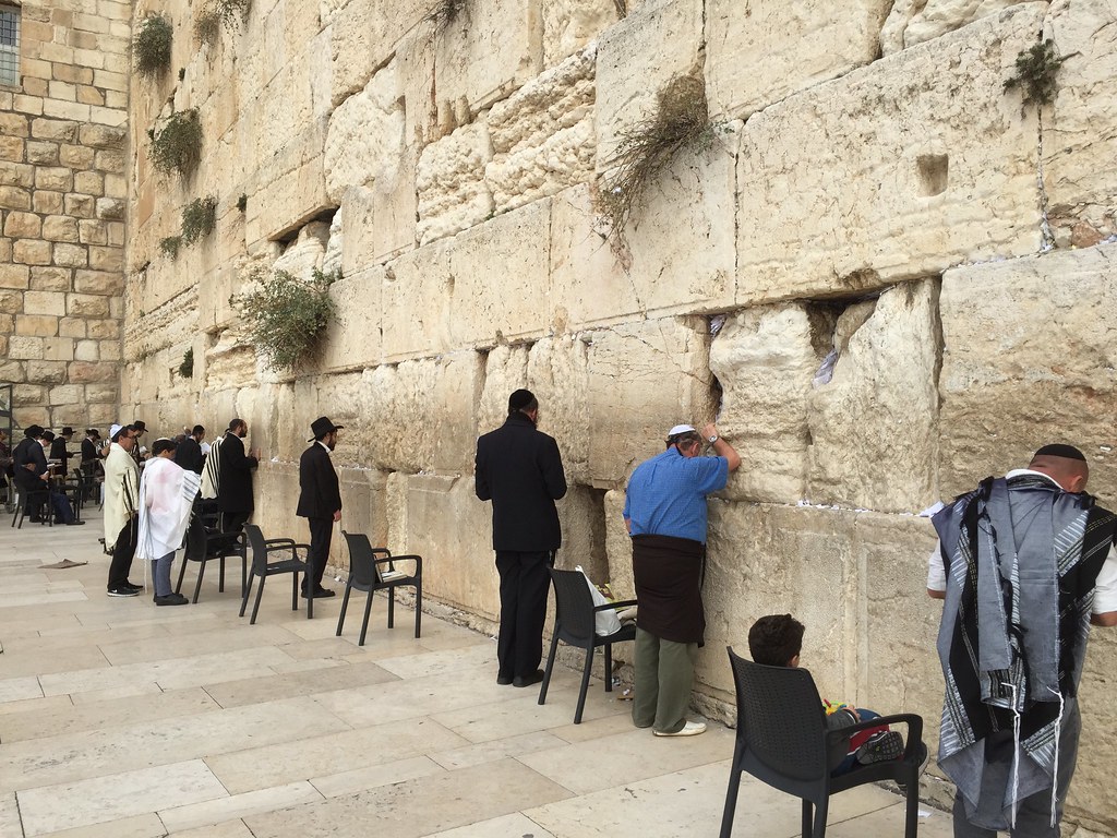 Lined up at the wall Western Wall (Kotel), Jewish Quarter,… Flickr