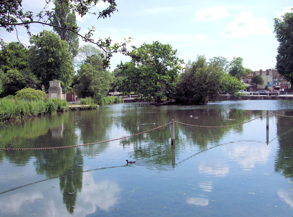 Carshalton Pond London. Jim Linwood Flickr