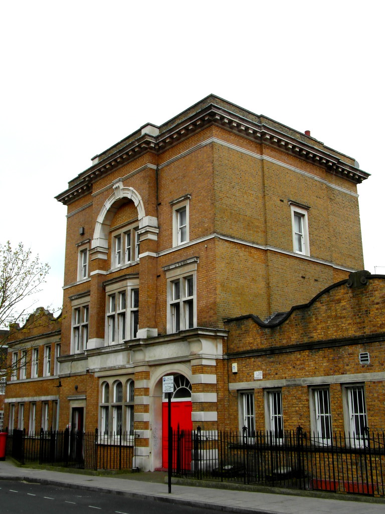 Poplar Central Library Poplar High Street, Poplar. Designe… Flickr