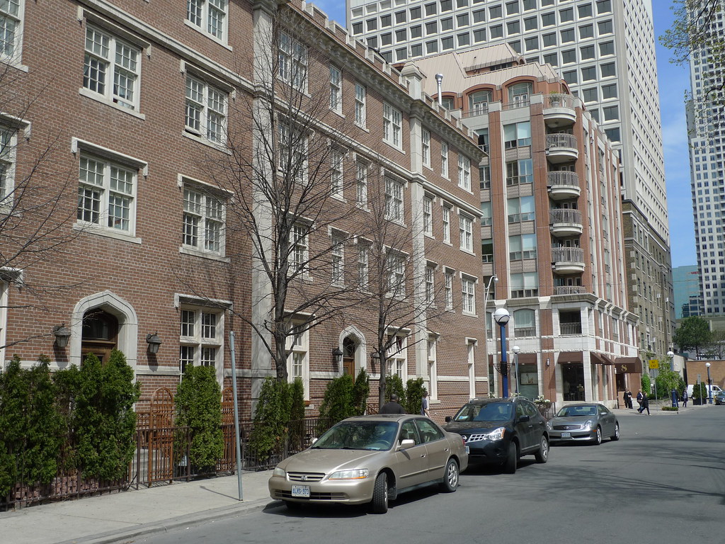 403_1100665 The Windsor Arms Hotel (1927, designated part … Flickr