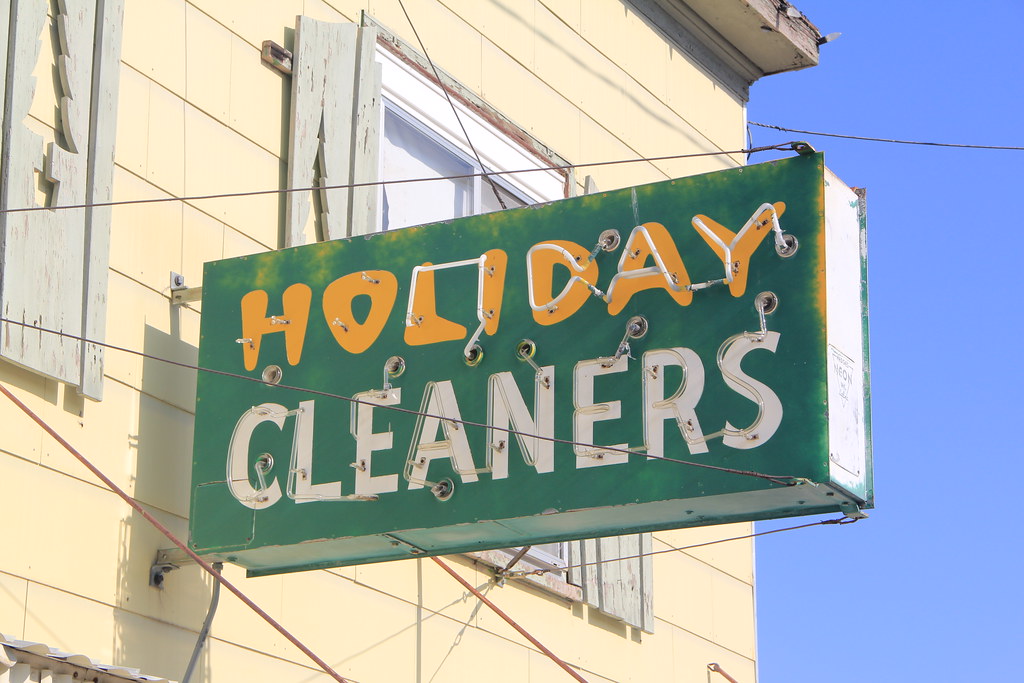 Holiday Cleaners Neon Sign This is a nice old neon sign in… Flickr