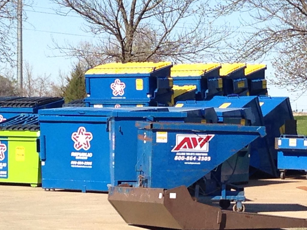 These are republic services dumpsters with yellow lids I t… Flickr
