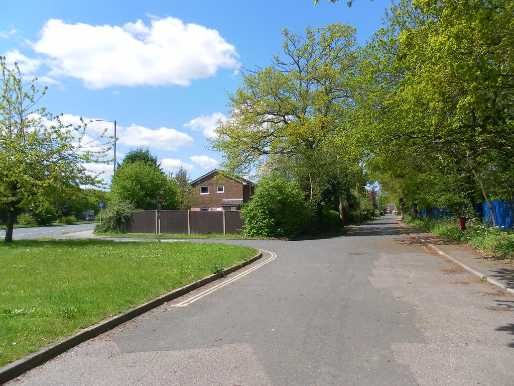 Tushmore Lane at Junction with A2011 Crawley Avenue, Crawl… Flickr