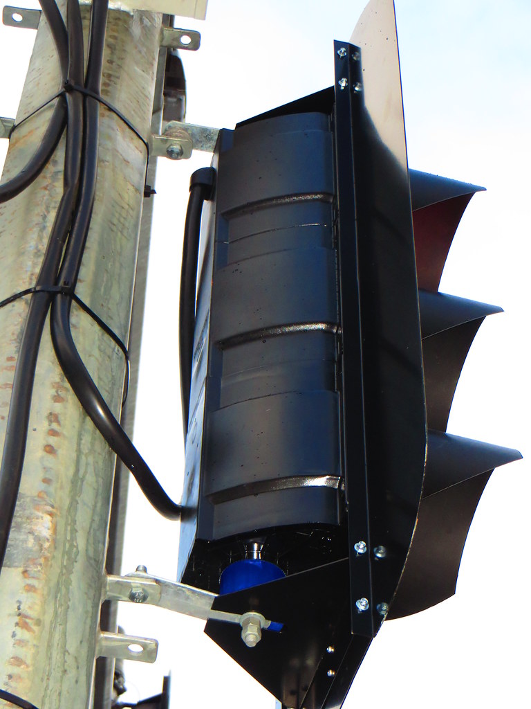 New overhead mast with Aldridge LED signals North East R… Flickr