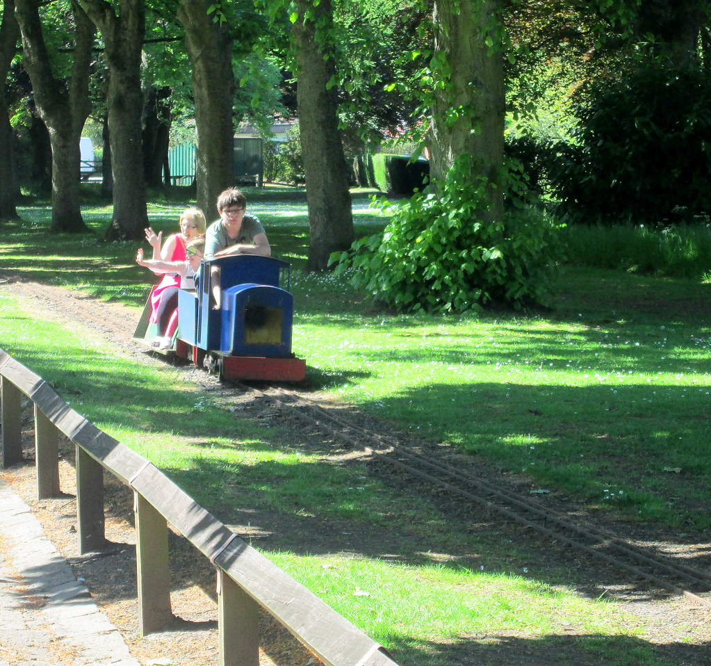 train in Beveridge Park, Kirkcaldy, Fife. piningforthewest Flickr