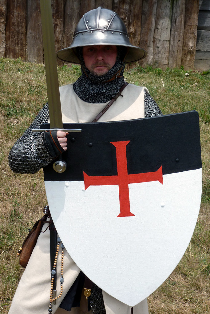 Kettle helm, sword, and Beausant shield One lucky guy Flickr