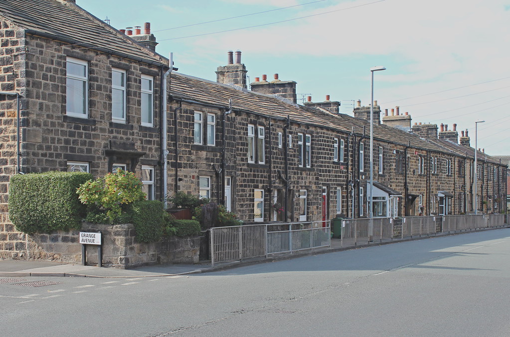 Grange Avenue Junction with Yeadon High Street. A further … Flickr