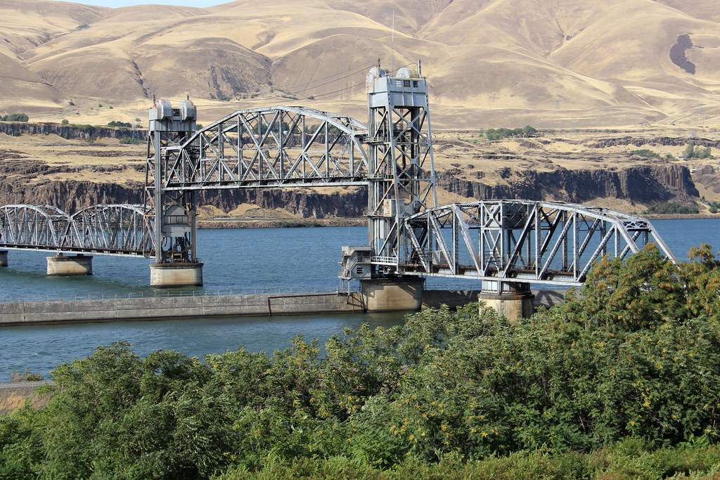 Celilo Railroad Bridge (Wasco County, Oregon and Klickitat… Flickr