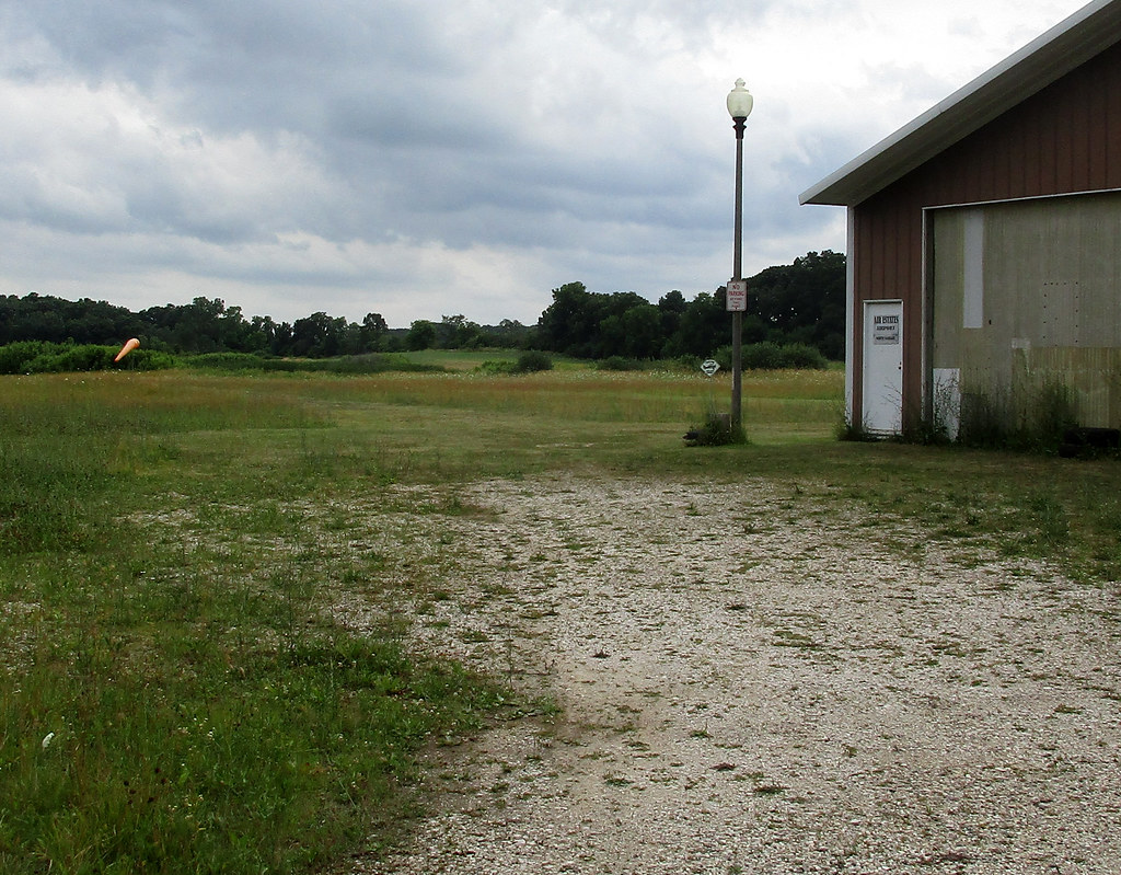 Air Estates Airport Mundelein, Illinois LL09. *Hajee Flickr