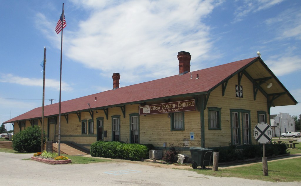 Old Santa Fe Railroad Depot (Lindsay, Oklahoma) Used as th… Flickr