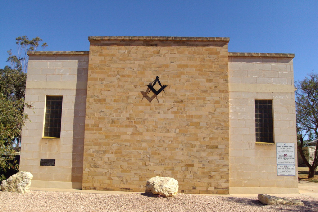 Barmera's Egyptian style Masonic Lodge built 1957. Glass b… Flickr