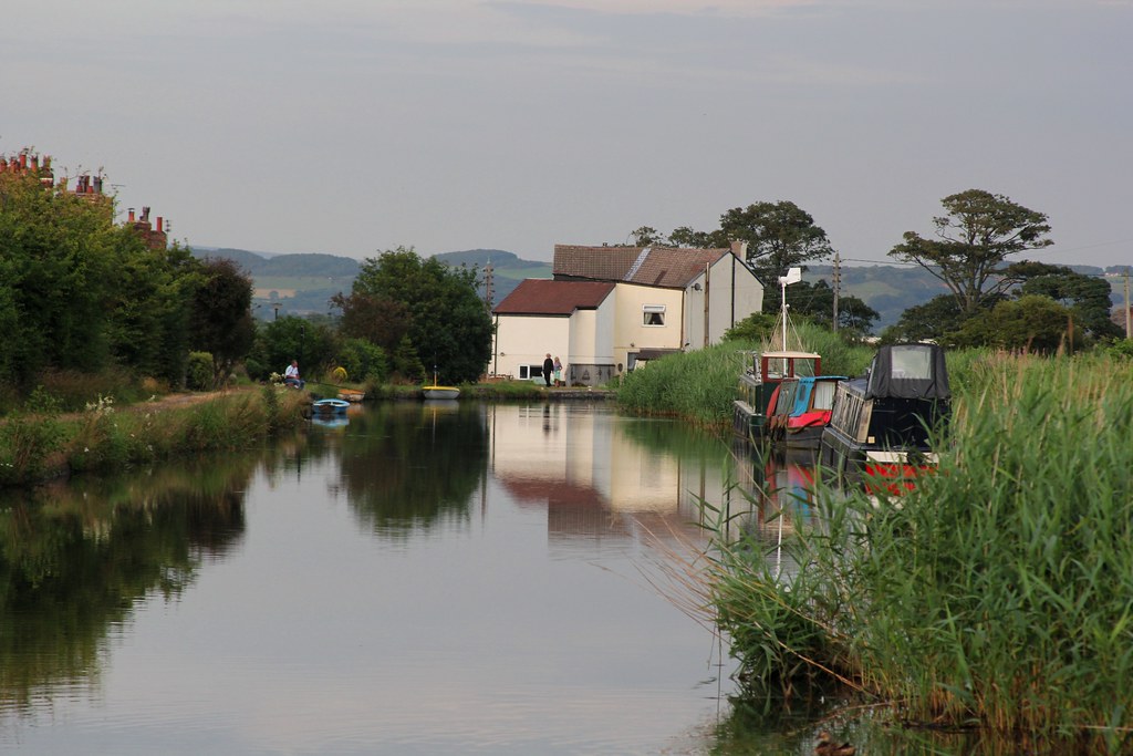 Leeds Liverpool Canal looking towards New lane, Burscough … Flickr