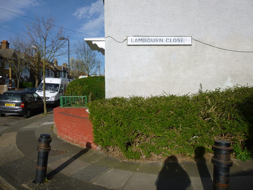 63.r.LambourneClose.15.03.14 Lambourne Close / Hume Avenue… Flickr